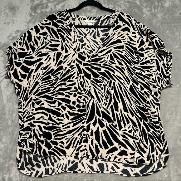 H&M Tops - H&M Boxy Blouse Top Women’s XXL Zebra Cap Sleeve Gauze